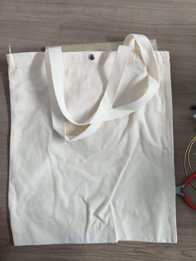 Borsa in lino con bottone e tracolla