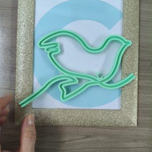 Telaio uccellino su ramo