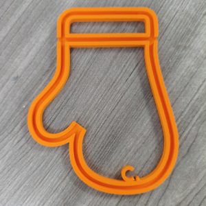 Il Telaio Guantino FiloForma® per modellare il filo di alluminio è una forma tenera e avvolgente, perfetta per creare decorazioni emozionali, bomboniere e dettagli handmade capaci di trasmettere calore, cura e dolcezza.