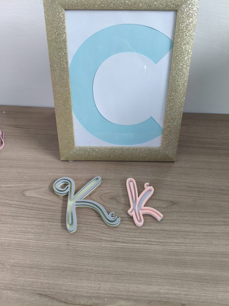 Alfabeto telaio lettera K maiuscola e minuscola