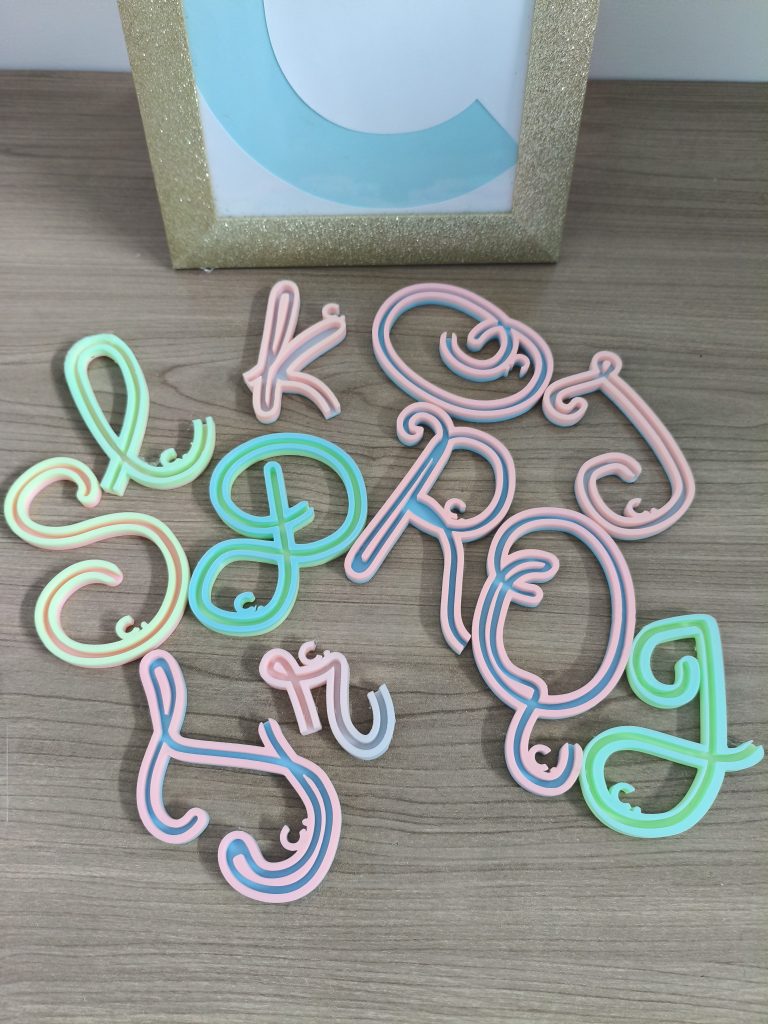 Alfabeto telaio lettera K maiuscola e minuscola