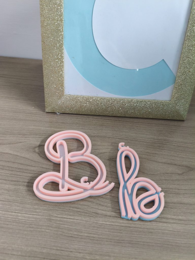 Alfabeto telaio lettera B maiuscola e minuscola