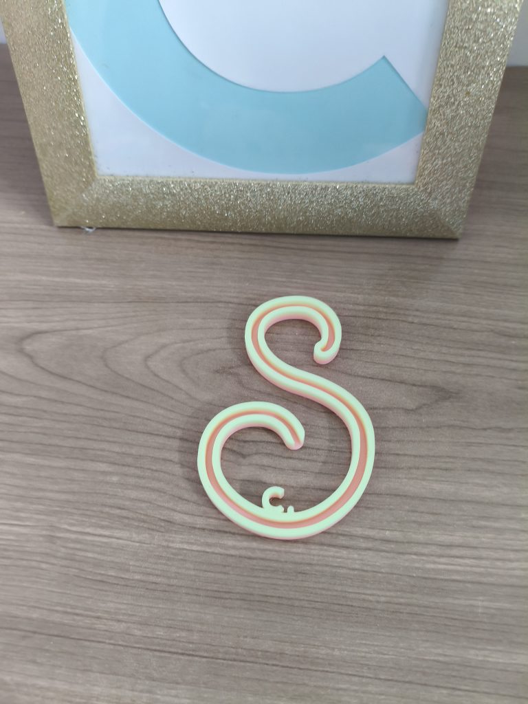 Alfabeto telaio lettera S maiuscola e minuscola