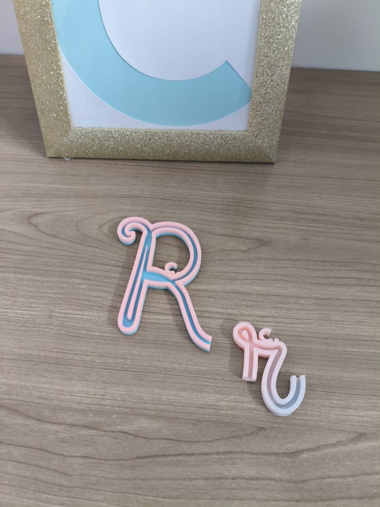 Alfabeto telaio lettera R maiuscola e minuscola