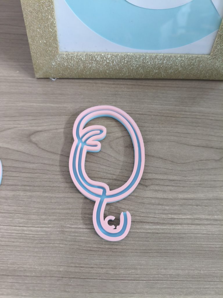 Alfabeto telaio lettera Q maiuscola e minuscola