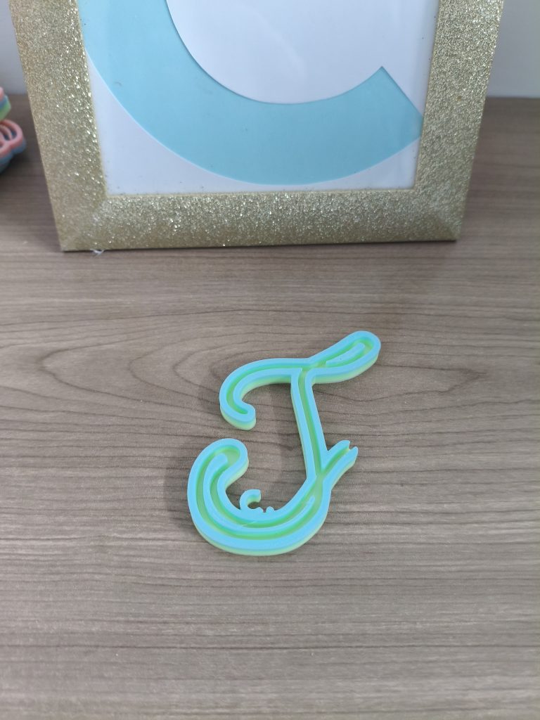 Alfabeto telaio lettera T maiuscola e minuscola