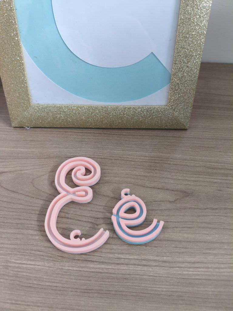 Alfabeto telaio lettera E maiuscola e minuscola